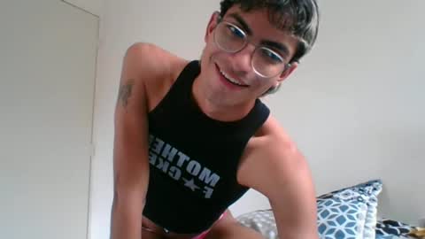 Snapshot of axellatino_ chatting on February 9, 10:00 pm Axel online show from February 9, 10:00 pm