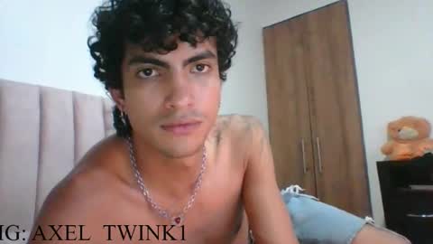 Snapshot of axellatino_ chatting on September 25, 12:36 am Axel online show from September 25, 12:36 am