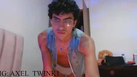 Snapshot of axellatino_ chatting on November 3, 2:13 am Axel online show from November 3, 2:13 am