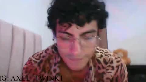 Snapshot of axellatino_ chatting on November 8, 11:14 pm Axel online show from November 8, 11:14 pm