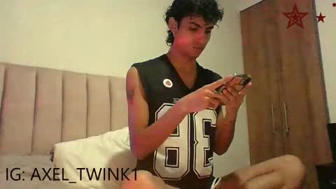 Snapshot of axellatino_ chatting on November 18, 3:12 am Axel online show from November 18, 3:12 am