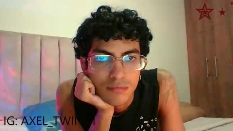 Snapshot of axellatino_ chatting on November 19, 11:38 pm Axel online show from November 19, 11:38 pm