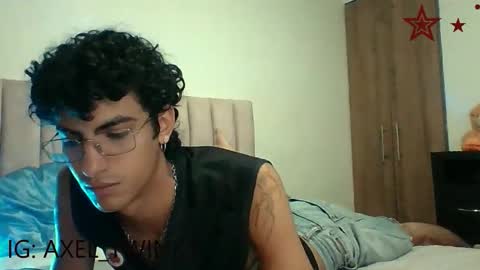 Snapshot of axellatino_ chatting on December 5, 12:08 am Axel online show from December 5, 12:08 am