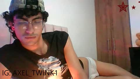 Snapshot of axellatino_ chatting on December 16, 5:12 am Axel online show from December 16, 5:12 am