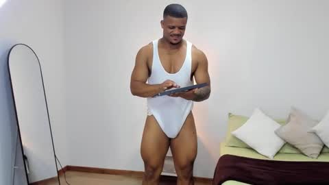 Snapshot of axelldasilva chatting on February 1, 8:40 pm AXEL DA SILVA online show from February 1, 8:40 pm