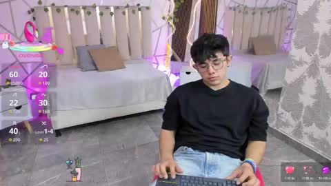 Snapshot of axelnoir_tay chatting on May 20, 2:56 pm axelnoir_tay online show from May 20, 2:56 pm