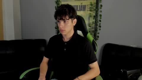 Snapshot of axelraven chatting on December 5, 2:22 pm Axel Raven online show from December 5, 2:22 pm