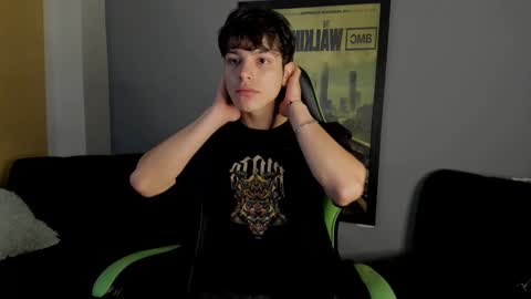 Snapshot of axelraven chatting on December 9, 1:45 pm Axel Raven online show from December 9, 1:45 pm