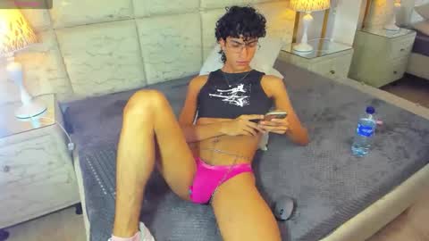 Snapshot of axelrushh chatting on May 31, 7:37 pm AxelRushh online show from May 31, 7:37 pm