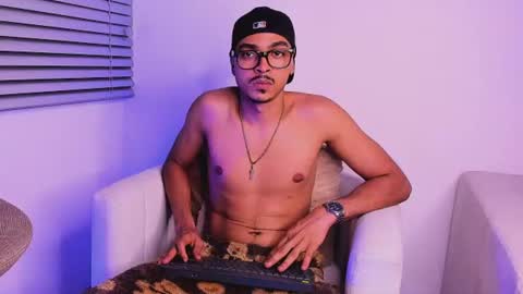 Axel online show from June 24, 3:05 am