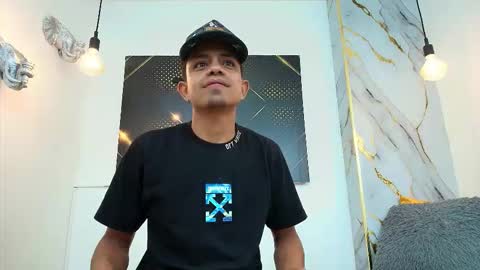 Snapshot of axeltemptation chatting on December 23, 5:05 am online show from December 23, 5:05 am