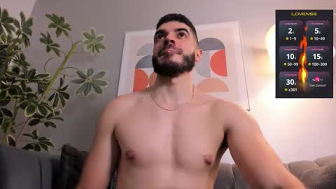 Snapshot of axelthompsom chatting on October 25, 10:59 pm Axel Thompsom online show from October 25, 10:59 pm