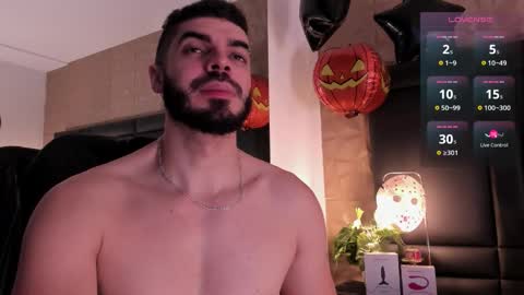 Snapshot of axelthompsom chatting on October 27, 11:25 am Axel Thompsom online show from October 27, 11:25 am