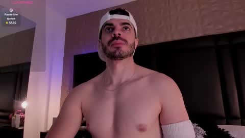 Snapshot of axelthompsom chatting on November 7, 11:43 am Axel Thompsom online show from November 7, 11:43 am