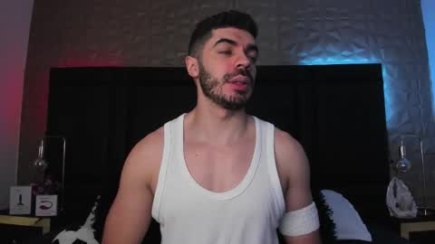 Snapshot of axelthompsom chatting on November 14, 11:42 am Axel Thompsom online show from November 14, 11:42 am