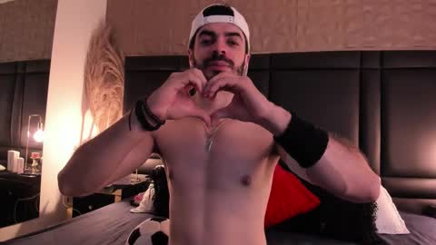 Snapshot of axelthompsom chatting on November 19, 11:21 am Axel Thompsom online show from November 19, 11:21 am