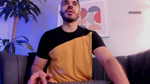 Snapshot of axelthompsom chatting on December 2, 11:15 am Axel Thompsom online show from December 2, 11:15 am