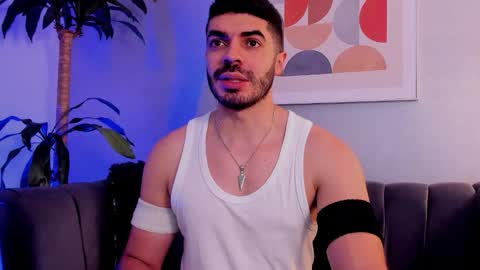 Snapshot of axelthompsom chatting on December 4, 11:19 am Axel Thompsom online show from December 4, 11:19 am