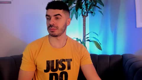 Snapshot of axelthompsom chatting on December 14, 11:04 am Axel Thompsom online show from December 14, 11:04 am