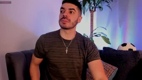 Snapshot of axelthompsom chatting on December 16, 11:59 am Axel Thompsom online show from December 16, 11:59 am