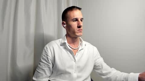 Axl online show from September 16, 11:50 pm