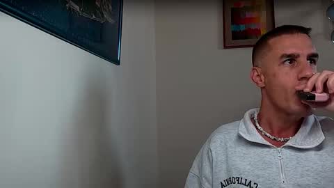 Axl online show from October 7, 5:48 am