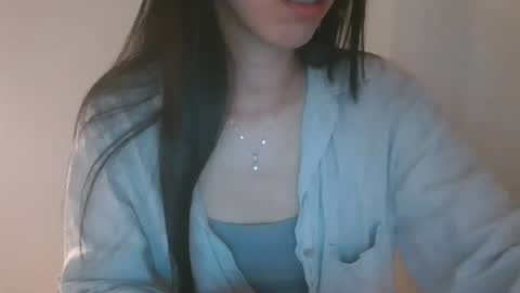 Snapshot of axuepetitt chatting on July 17, 9:41 pm axue online show from July 17, 9:41 pm