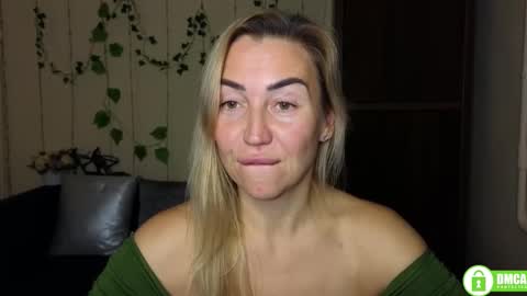 Jully online show from November 11, 6:41 pm