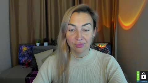 Jully online show from November 22, 6:29 pm