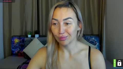 Jully online show from December 1, 6:24 pm