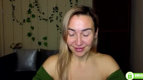 Jully online show from December 2, 6:36 pm