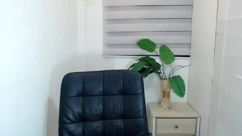 ayalvrs18 online show from February 26, 10:26 am