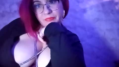 Ayanna online show from December 1, 7:52 pm