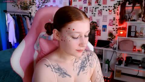 Snapshot of ayla_hill chatting on November 20, 7:13 pm Ayla hill online show from November 20, 7:13 pm