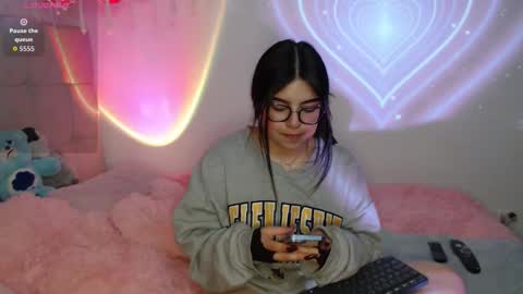 Snapshot of ayleen_honey chatting on October 23, 10:08 pm Ayleen online show from October 23, 10:08 pm