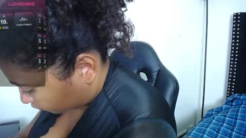 Snapshot of ayliinn_ chatting on March 2, 3:24 am Ayliinn online show from March 2, 3:24 am