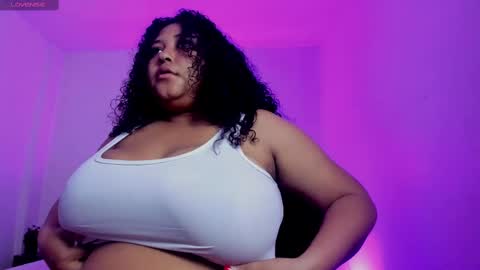 Snapshot of ayliinn_ chatting on October 14, 4:02 am Ayliinn online show from October 14, 4:02 am