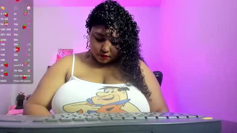 Snapshot of ayliinn_ chatting on October 17, 2:37 am Ayliinn online show from October 17, 2:37 am