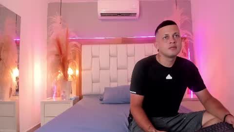 Aylin and Damian online show from July 31, 2:33 am