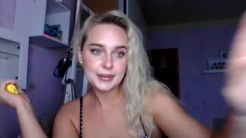 Snapshot of aylinn9999 chatting on July 18, 12:31 pm aylinn9999 online show from July 18, 12:31 pm
