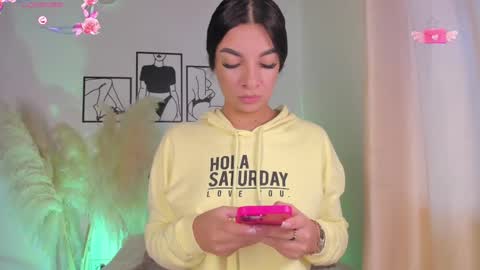 Snapshot of aylinnzambrano_ chatting on September 20, 11:33 am Aylin online show from September 20, 11:33 am