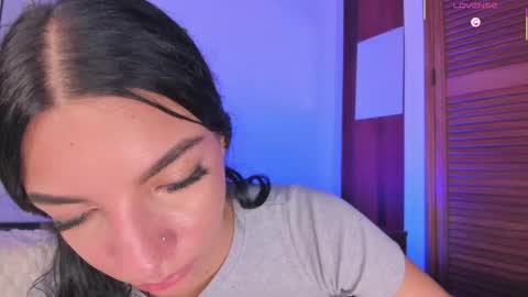 Snapshot of aylinnzambrano_ chatting on December 17, 5:02 am Aylin online show from December 17, 5:02 am