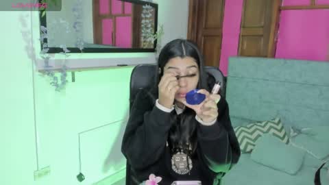 Snapshot of aysha_winxs chatting on May 27, 3:25 am Aysha online show from May 27, 3:25 am