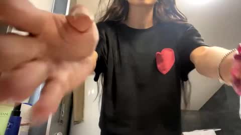 Snapshot of ayshekisskitty chatting on November 30, 11:47 am ViktoranMary online show from November 30, 11:47 am