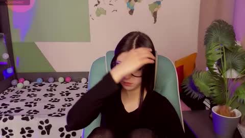 Snapshot of azaliya_haze chatting on October 15, 5:29 am Azaliya online show from October 15, 5:29 am