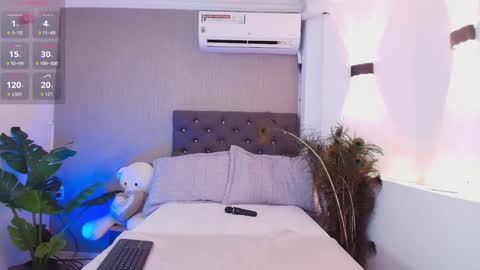 Snapshot of azaria_w chatting on October 31, 3:18 am Adriana online show from October 31, 3:18 am