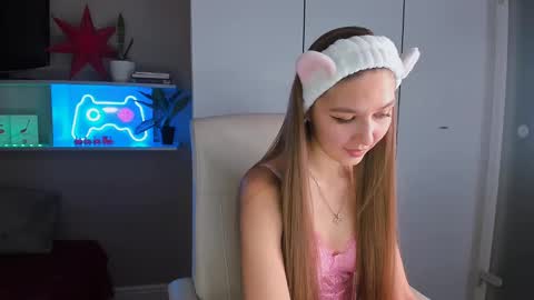 Snapshot of azeliaclark chatting on January 6, 5:59 pm Sofia online show from January 6, 5:59 pm