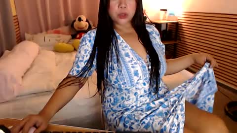 Snapshot of azianalina chatting on December 7, 2:20 am Lina online show from December 7, 2:20 am