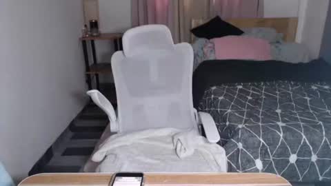 Snapshot of azianalina chatting on November 9, 3:27 am Lina online show from November 9, 3:27 am