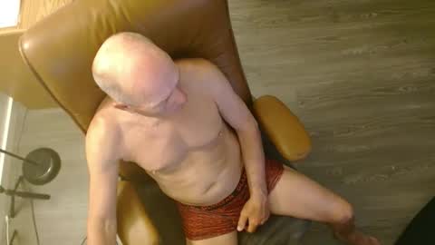 Snapshot of azmichael5 chatting on April 23, 12:29 pm Mike online show from April 23, 12:29 pm